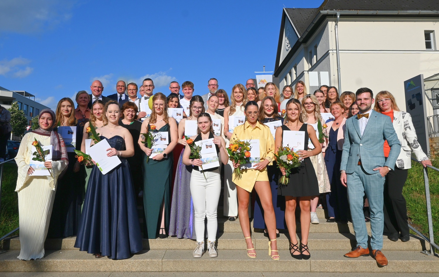 Feierlicher Abschluss der dreijährigen Pflegeausbildung – 22 neue Pflegefachkräfte starten ins Berufsleben